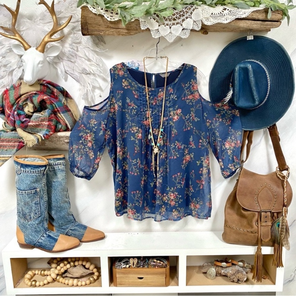 Prairie boho vibe floral flowy blouse w cold shoulder shabby chic feminine feel